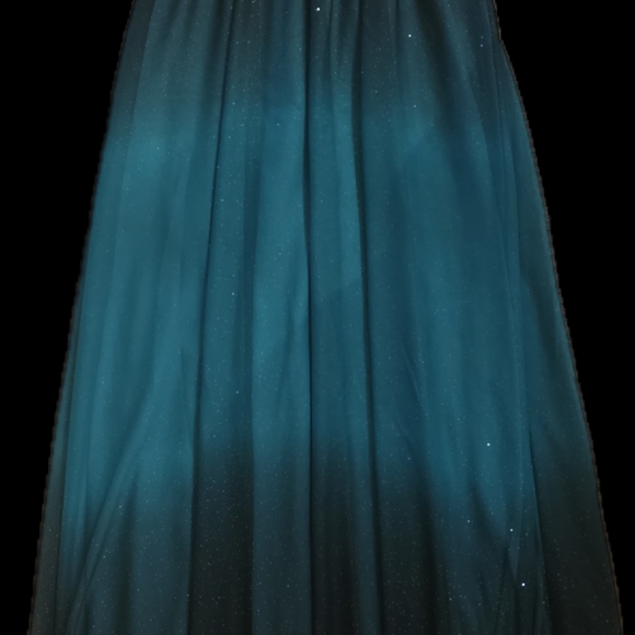 Full length Betsy & Adam juniors size 6 prom dress worn once. Like new condition - Picture 4 of 7